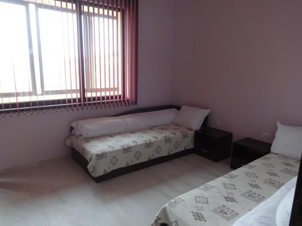 Guest House Karaulanov Elhovo  Exterior photo