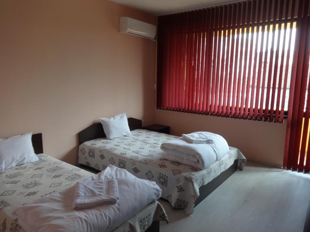 Guest House Karaulanov Elhovo  Exterior photo